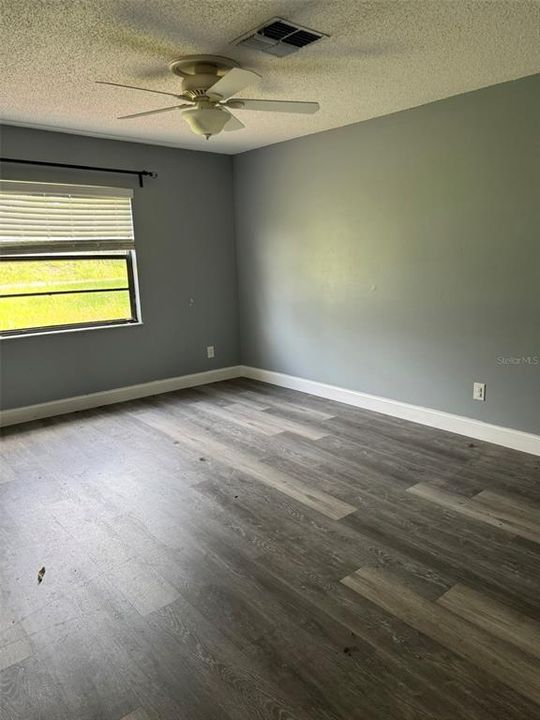 En Venta: $292,500 (3 camas, 2 baños, 1570 Pies cuadrados)