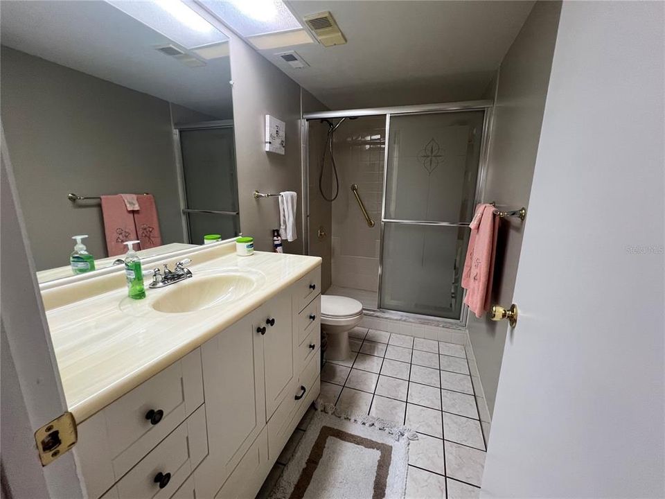 For Rent: $2,250 (2 beds, 2 baths, 1200 Square Feet)