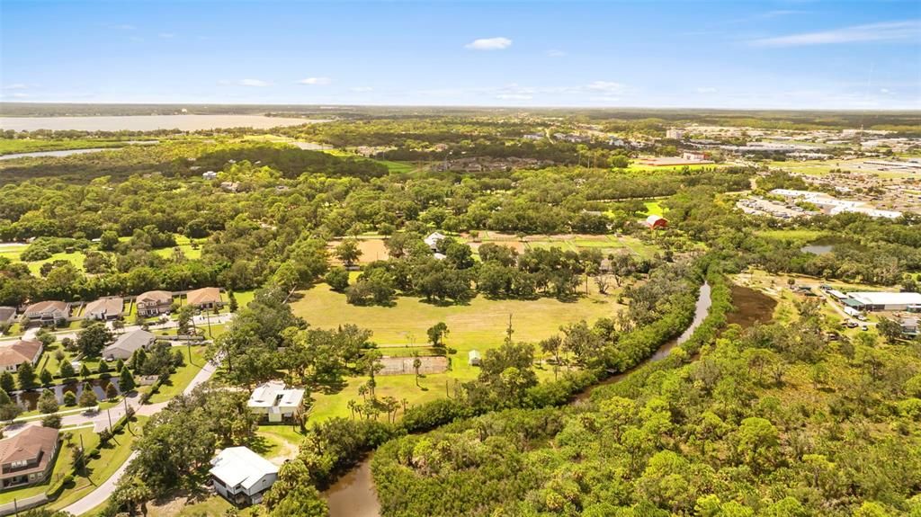 На продажу: $1,950,000 (7.34 acres)
