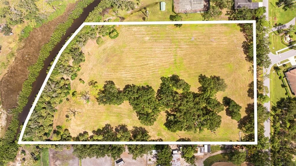 На продажу: $1,950,000 (7.34 acres)