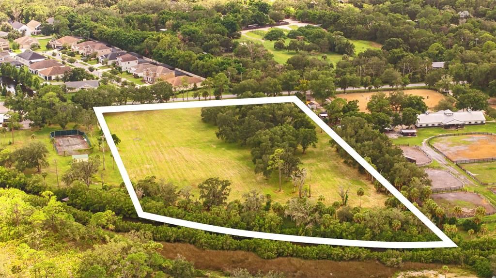 На продажу: $1,950,000 (7.34 acres)