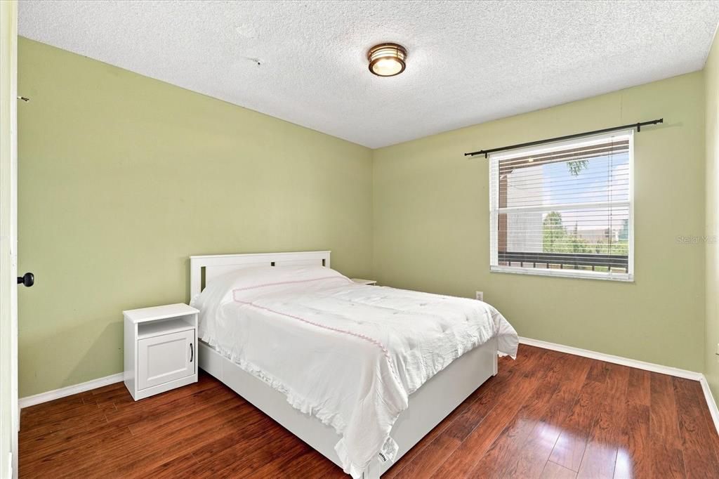 For Sale: $240,000 (2 beds, 2 baths, 1075 Square Feet)