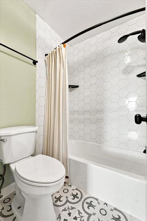 For Sale: $240,000 (2 beds, 2 baths, 1075 Square Feet)