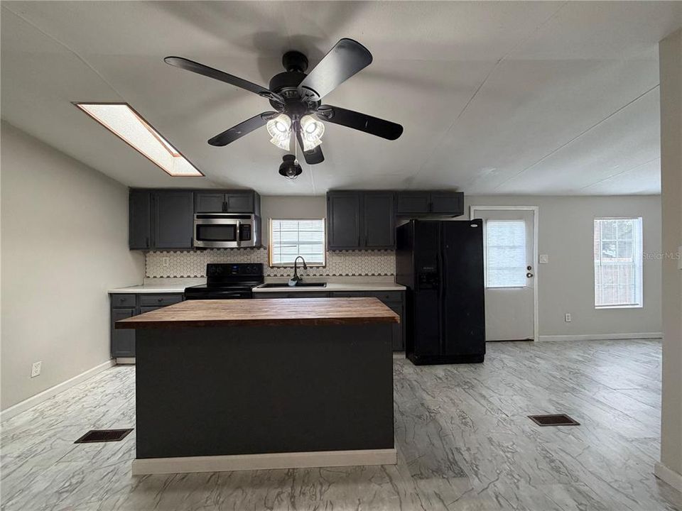 For Sale: $159,990 (3 beds, 1 baths, 1080 Square Feet)