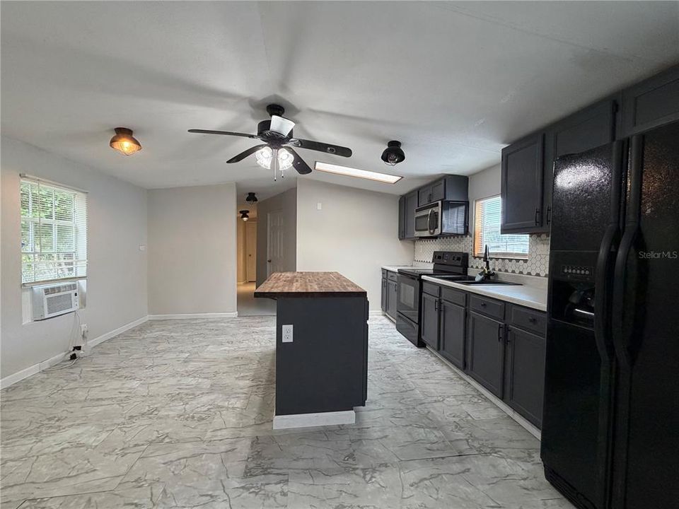 For Sale: $159,990 (3 beds, 1 baths, 1080 Square Feet)