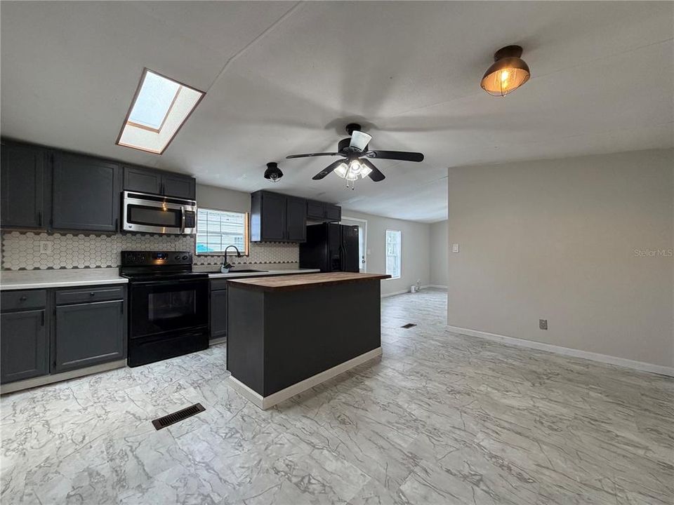 For Sale: $159,990 (3 beds, 1 baths, 1080 Square Feet)