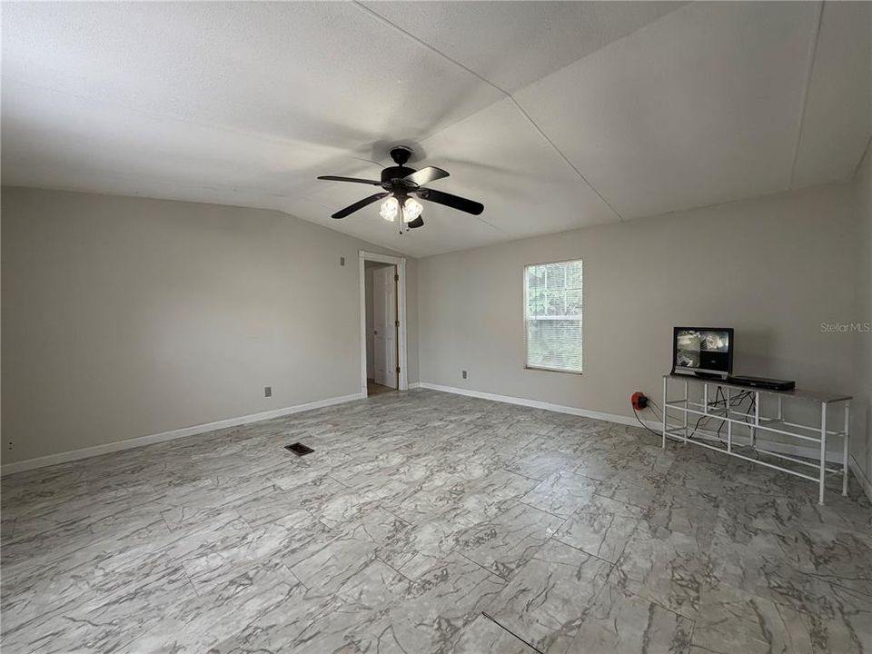 For Sale: $159,990 (3 beds, 1 baths, 1080 Square Feet)