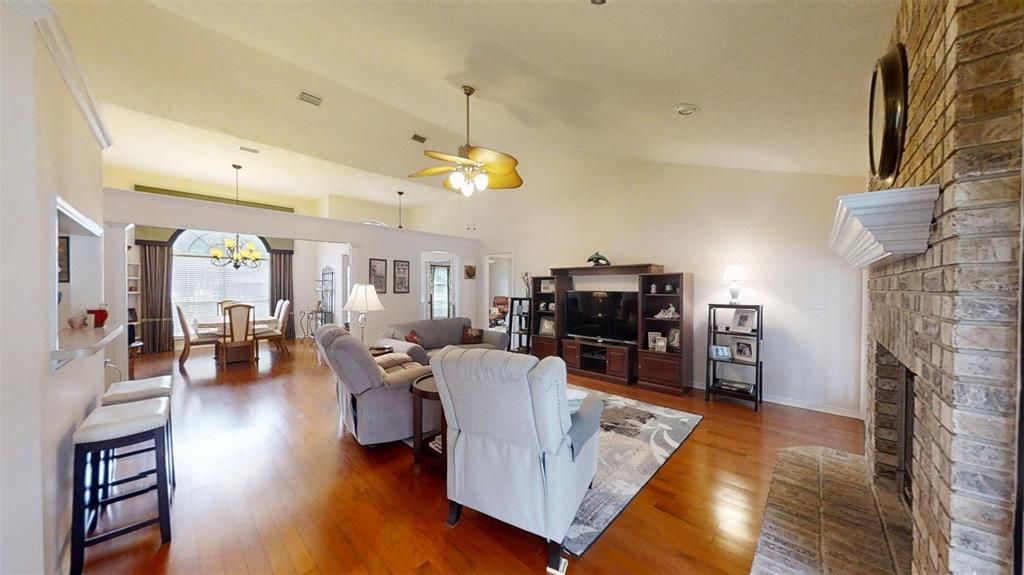 For Sale: $375,400 (3 beds, 2 baths, 1810 Square Feet)