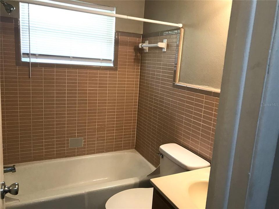 На продажу: $260,000 (4 спален, 0 ванн, 1630 Квадратных фут)