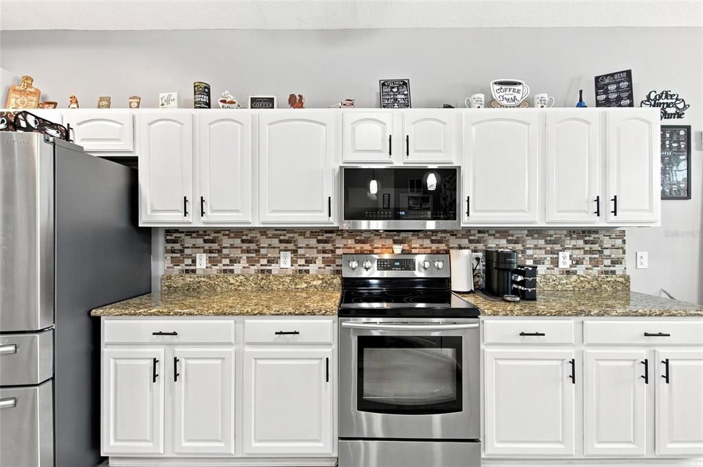 For Sale: $349,900 (3 beds, 2 baths, 2081 Square Feet)
