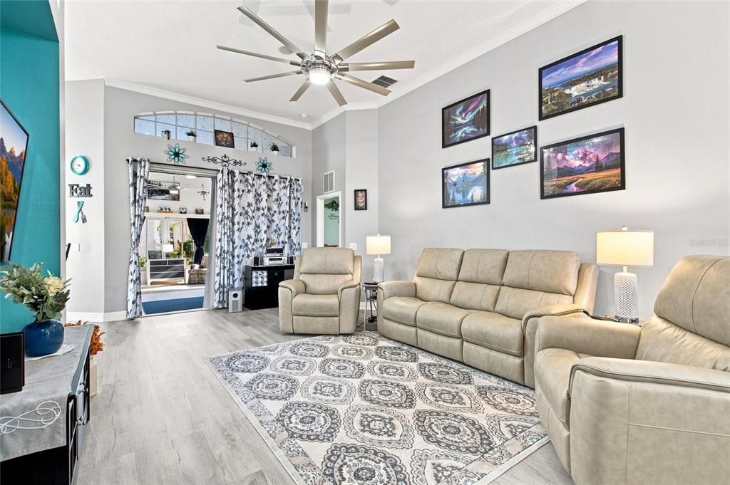 For Sale: $349,900 (3 beds, 2 baths, 2081 Square Feet)