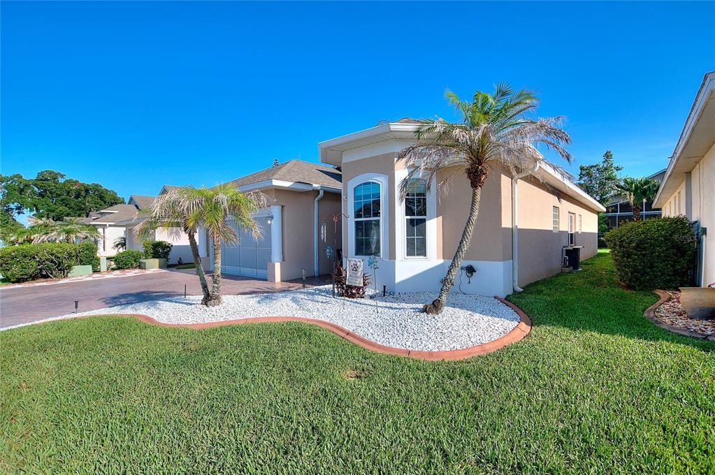 For Sale: $349,900 (3 beds, 2 baths, 2081 Square Feet)