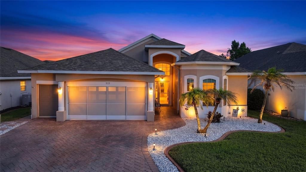 For Sale: $349,900 (3 beds, 2 baths, 2081 Square Feet)