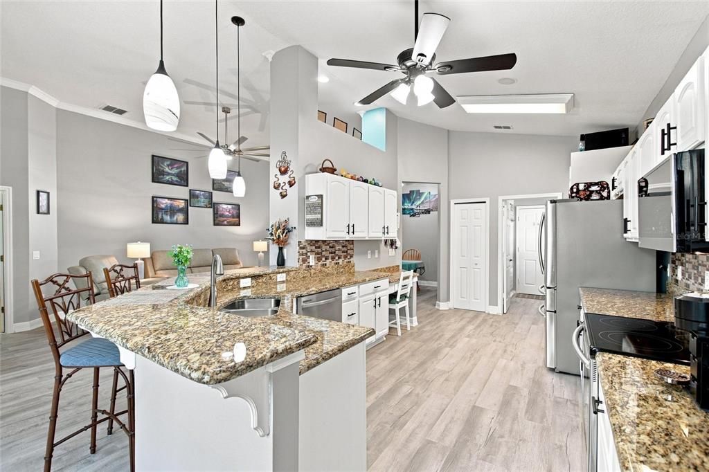 For Sale: $349,900 (3 beds, 2 baths, 2081 Square Feet)