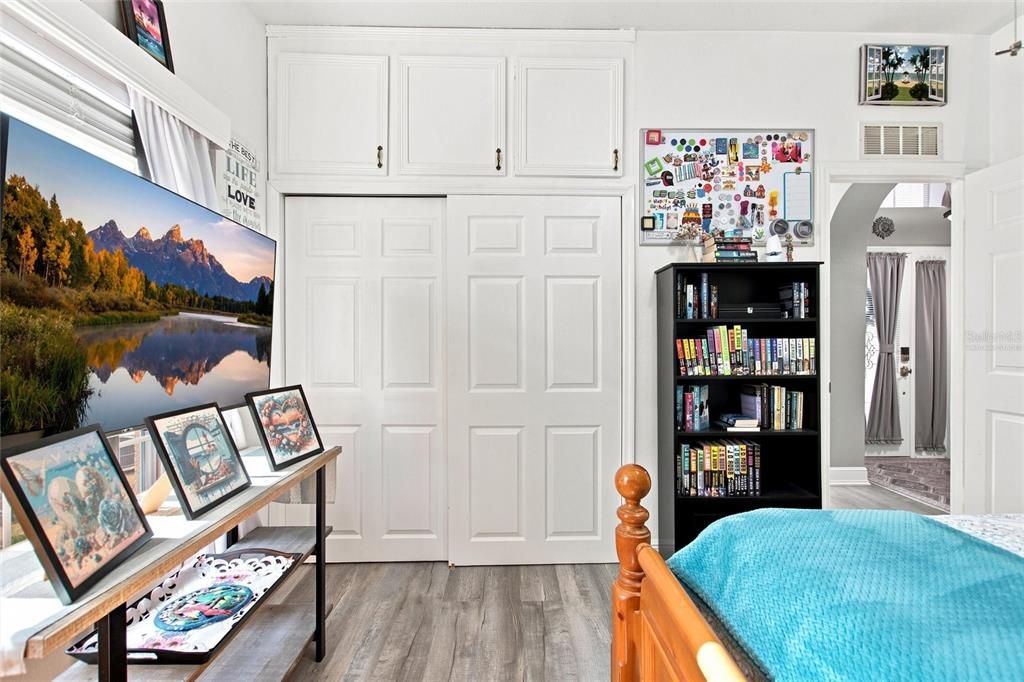 For Sale: $349,900 (3 beds, 2 baths, 2081 Square Feet)