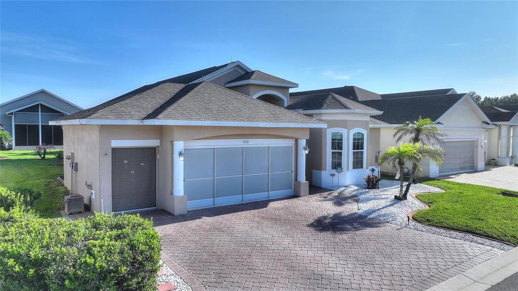 For Sale: $349,900 (3 beds, 2 baths, 2081 Square Feet)
