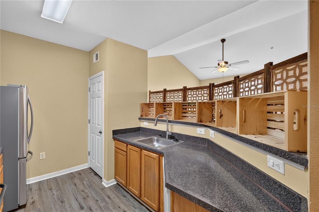 For Sale: $144,500 (1 beds, 1 baths, 794 Square Feet)
