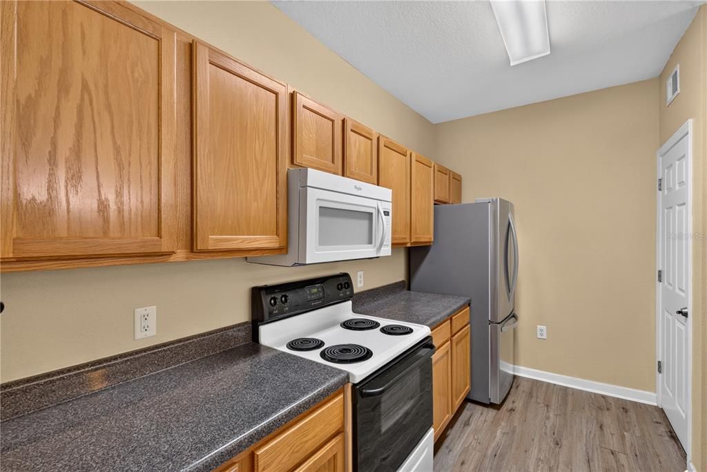 For Sale: $144,500 (1 beds, 1 baths, 794 Square Feet)