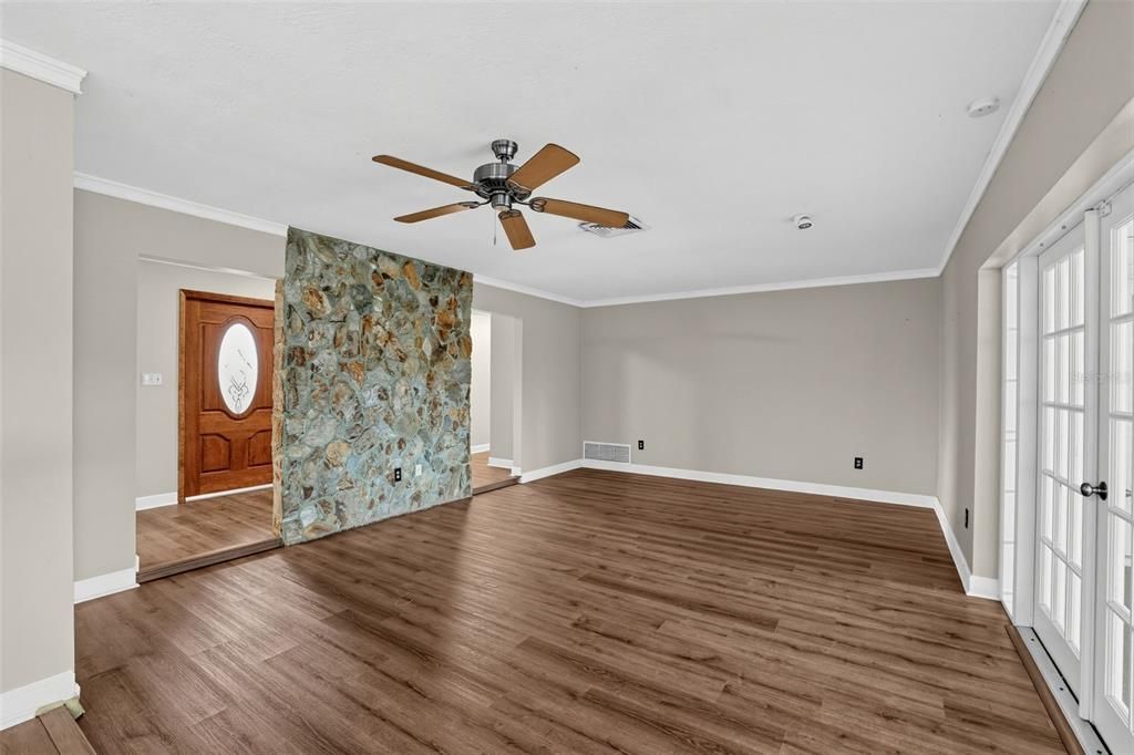 En Venta: $549,000 (4 camas, 2 baños, 1969 Pies cuadrados)