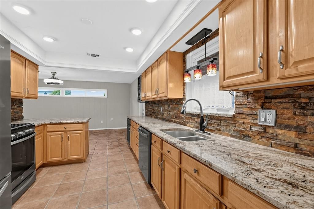 En Venta: $549,000 (4 camas, 2 baños, 1969 Pies cuadrados)