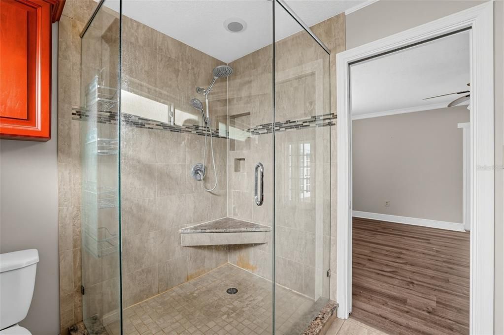 En Venta: $549,000 (4 camas, 2 baños, 1969 Pies cuadrados)