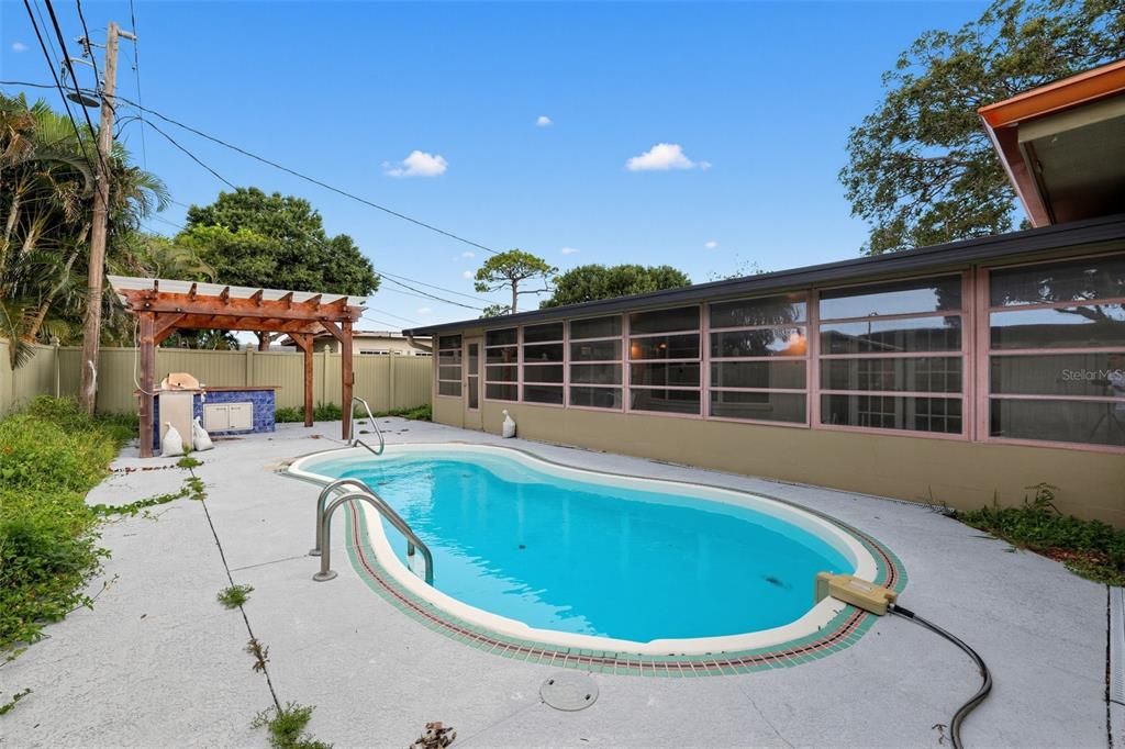 En Venta: $549,000 (4 camas, 2 baños, 1969 Pies cuadrados)