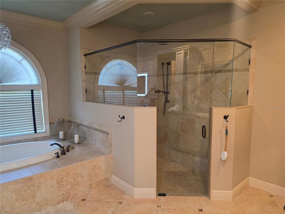 For Sale: $1,100,000 (4 beds, 4 baths, 3911 Square Feet)