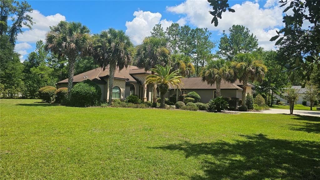 For Sale: $1,100,000 (4 beds, 4 baths, 3911 Square Feet)