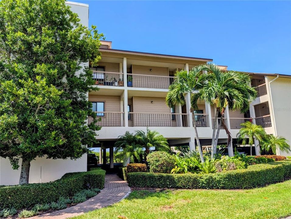 For Rent: $6,000 (3 beds, 2 baths, 1942 Square Feet)