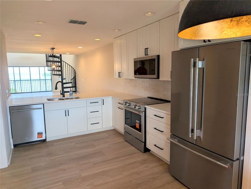 For Rent: $6,000 (3 beds, 2 baths, 1942 Square Feet)