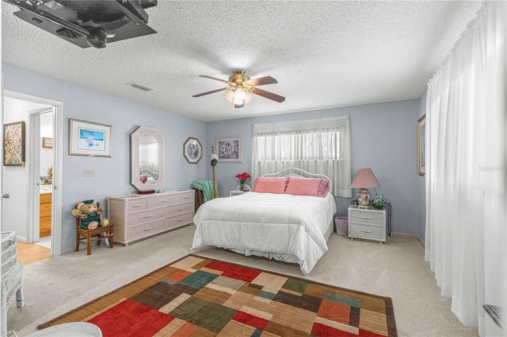For Sale: $184,900 (2 beds, 2 baths, 1541 Square Feet)