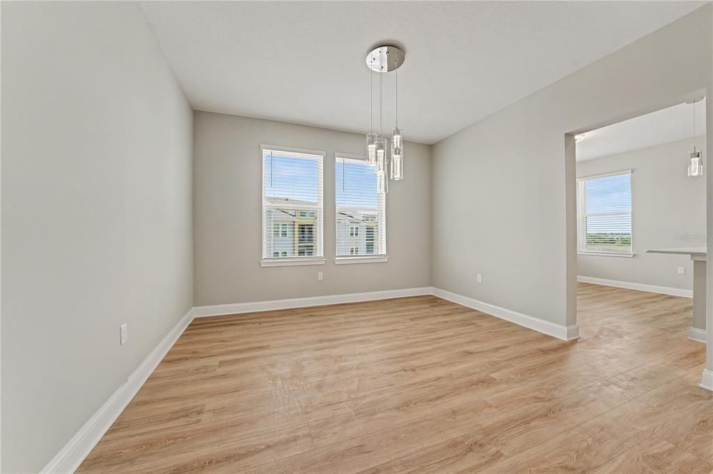 For Sale: $550,000 (3 beds, 2 baths, 1799 Square Feet)
