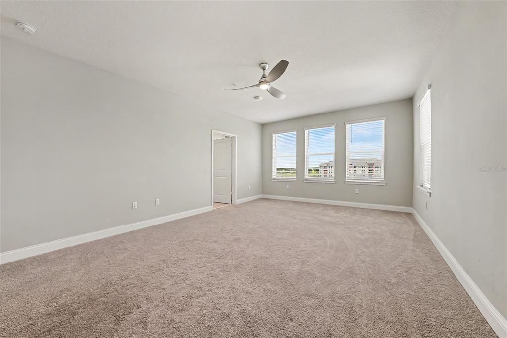 For Sale: $550,000 (3 beds, 2 baths, 1799 Square Feet)