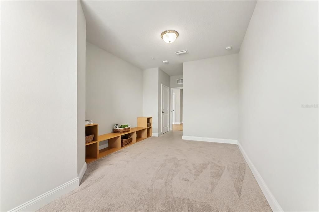 For Sale: $550,000 (3 beds, 2 baths, 1799 Square Feet)