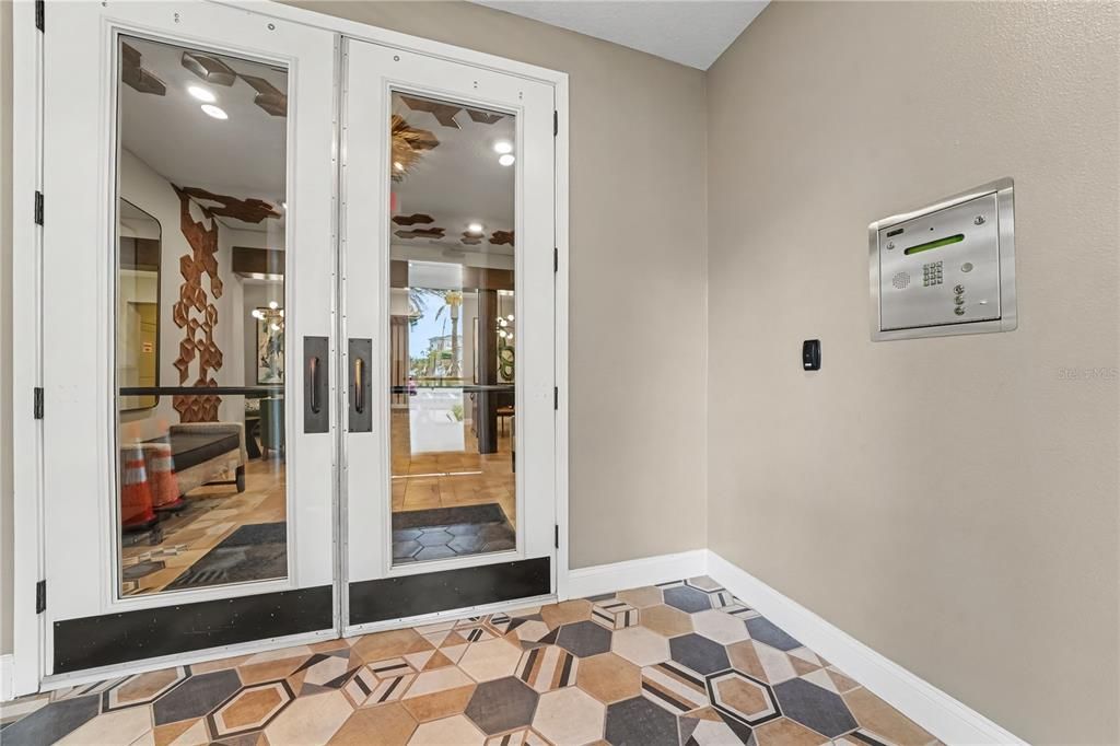 For Sale: $550,000 (3 beds, 2 baths, 1799 Square Feet)