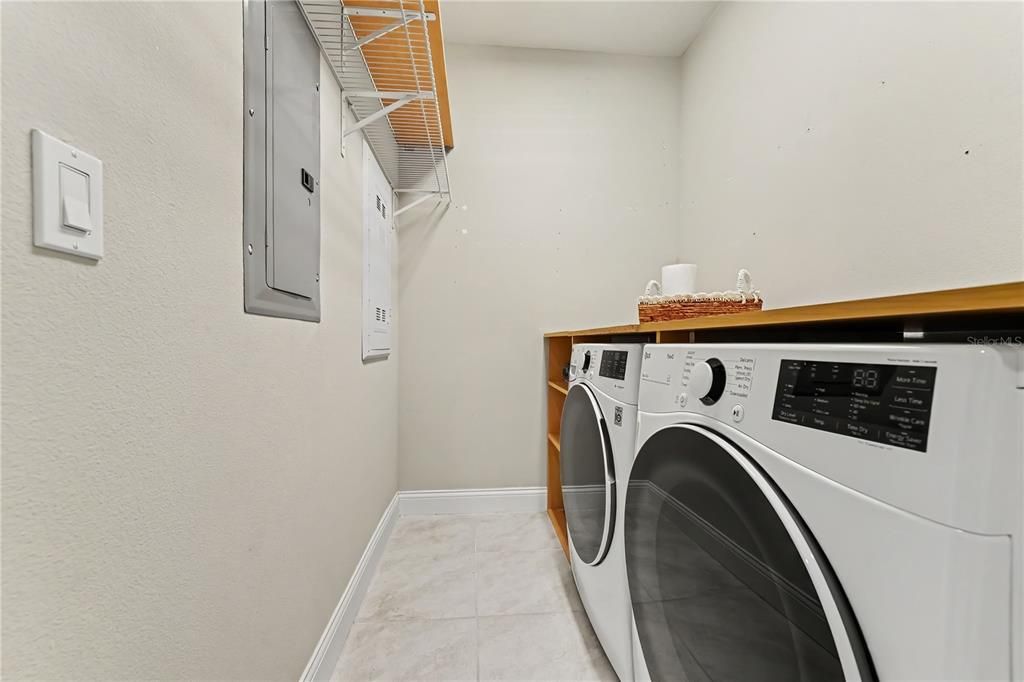 For Sale: $550,000 (3 beds, 2 baths, 1799 Square Feet)