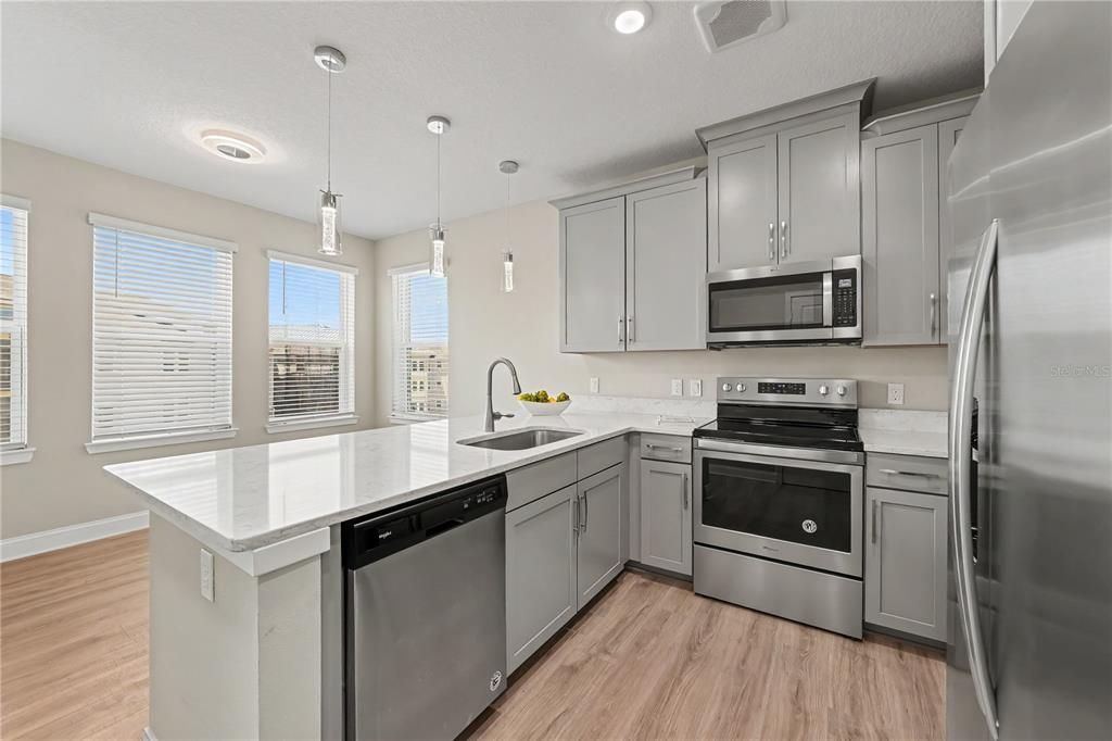 For Sale: $550,000 (3 beds, 2 baths, 1799 Square Feet)