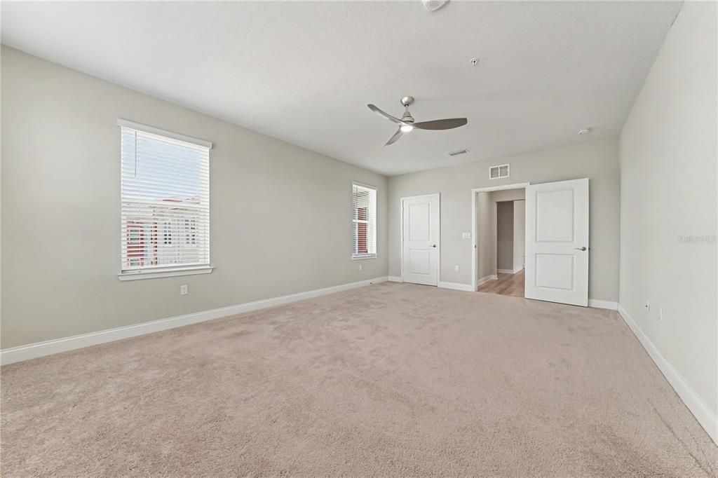 For Sale: $550,000 (3 beds, 2 baths, 1799 Square Feet)