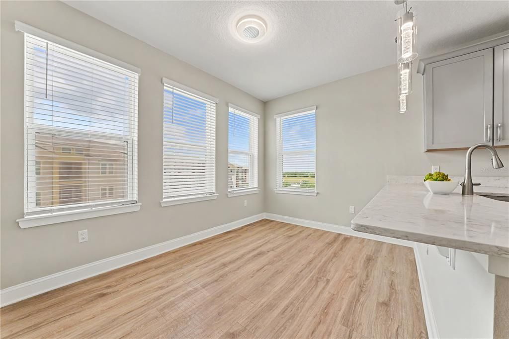 For Sale: $550,000 (3 beds, 2 baths, 1799 Square Feet)