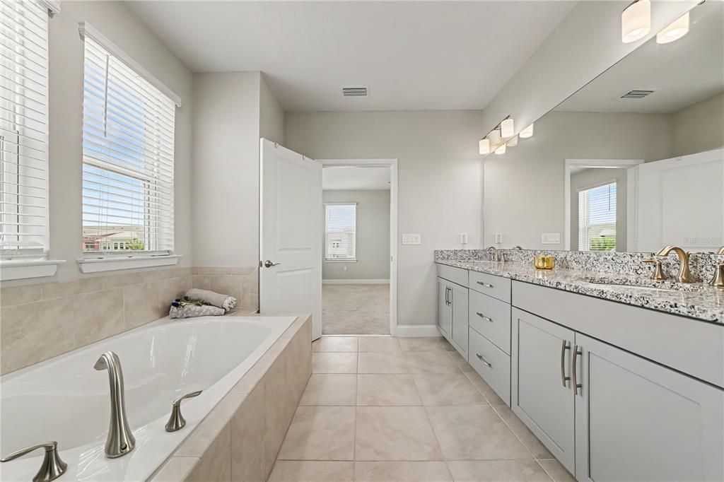 For Sale: $550,000 (3 beds, 2 baths, 1799 Square Feet)
