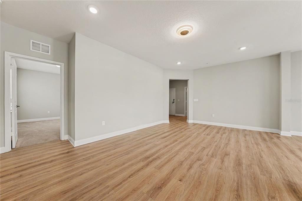 For Sale: $550,000 (3 beds, 2 baths, 1799 Square Feet)