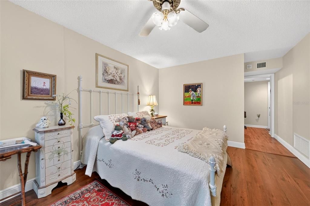 For Sale: $739,000 (2 beds, 2 baths, 1311 Square Feet)