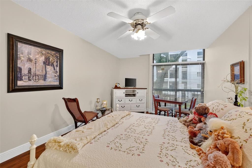 For Sale: $739,000 (2 beds, 2 baths, 1311 Square Feet)