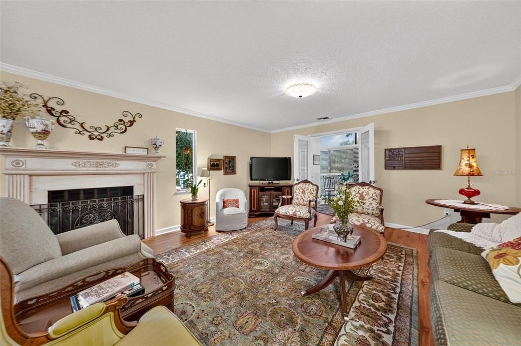 For Sale: $739,000 (2 beds, 2 baths, 1311 Square Feet)