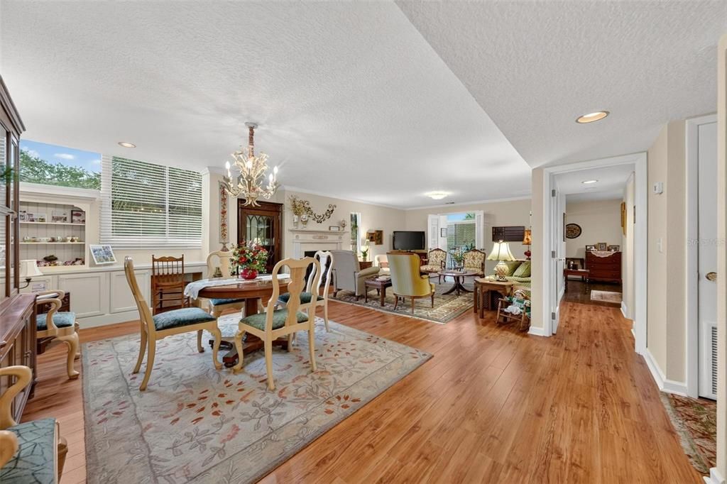 For Sale: $739,000 (2 beds, 2 baths, 1311 Square Feet)