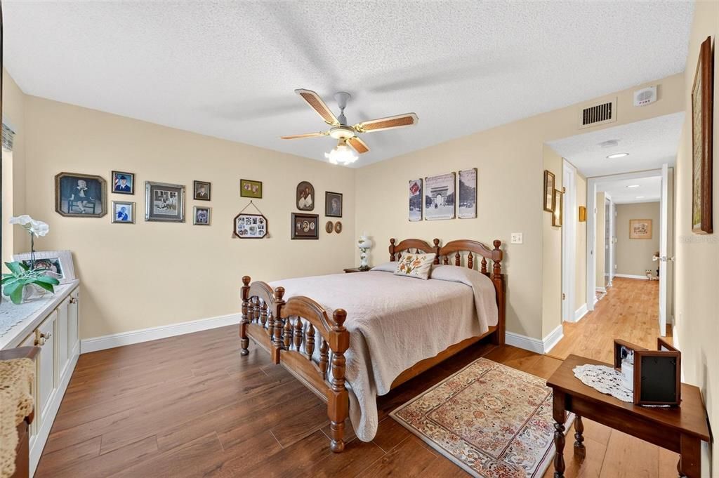 For Sale: $739,000 (2 beds, 2 baths, 1311 Square Feet)