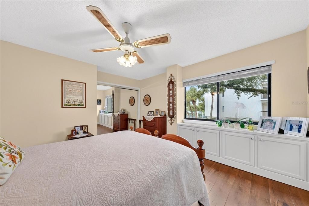 For Sale: $739,000 (2 beds, 2 baths, 1311 Square Feet)