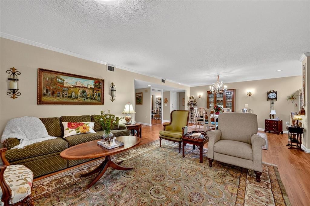For Sale: $739,000 (2 beds, 2 baths, 1311 Square Feet)