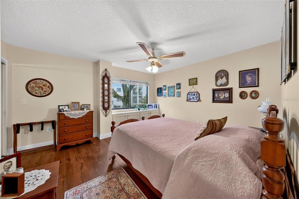 For Sale: $739,000 (2 beds, 2 baths, 1311 Square Feet)