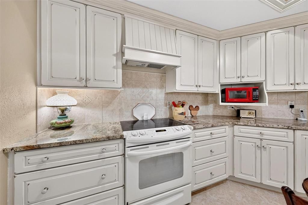 For Sale: $739,000 (2 beds, 2 baths, 1311 Square Feet)